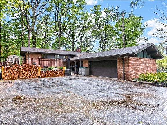 2nd image of 455 Barrington Ridge Rd