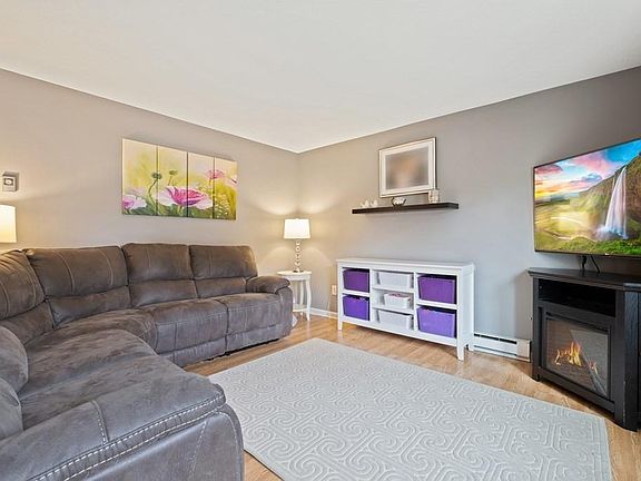 4th image of 70 Pleasant St APT 1