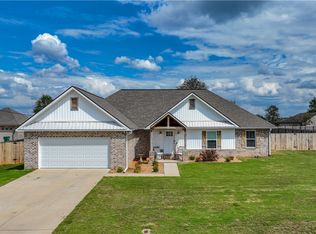 185 Rob Lee St, Moundville, AL 35474