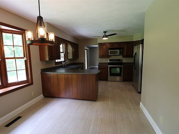5th image of 7026 N Fox Point Dr