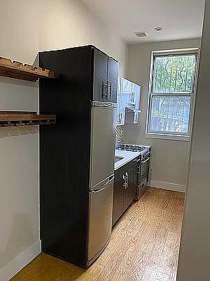 5th image of 584 Park Pl #1