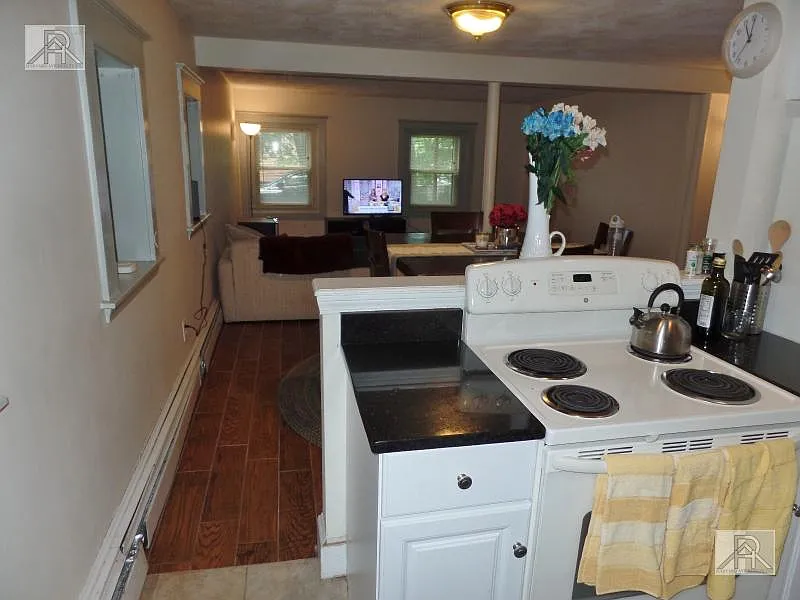 4 bed, 2.0 bath, $3,650 — Photo 2