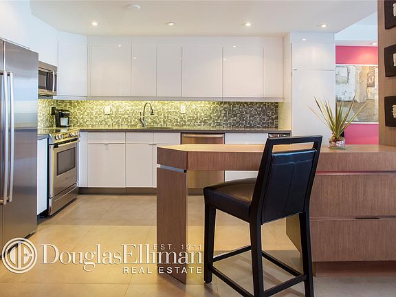 5th image of 2301 Collins Ave APT 1024