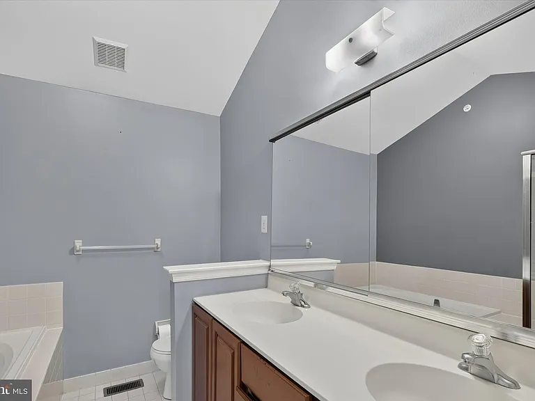 27 Lincoln Dr — Photo 20