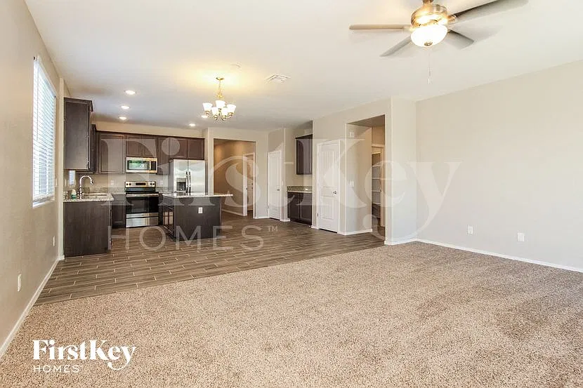 3 bed, 2.0 bath, 1699 sqft, $2,040 — Photo 4