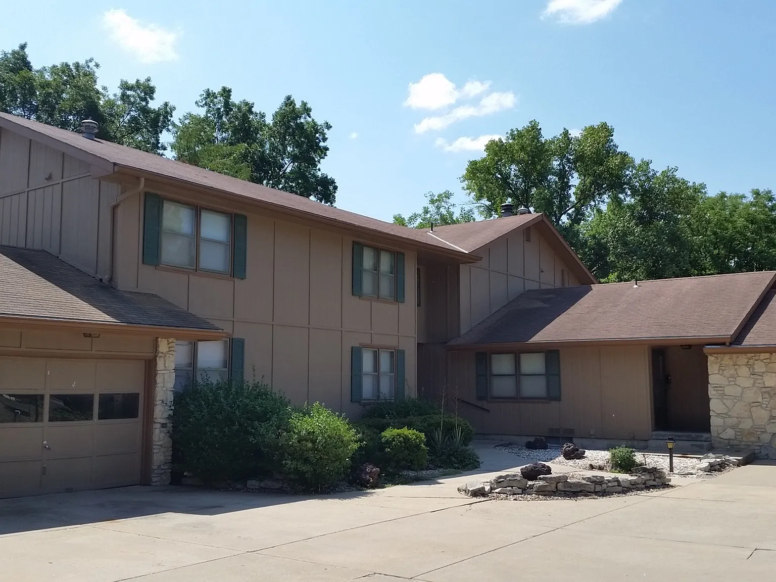 1428 Beechwood Terrace — Photo 2