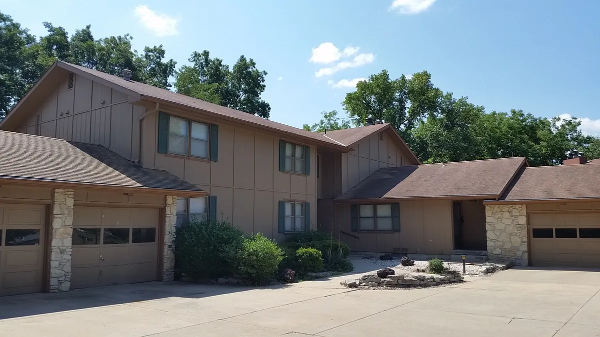 Building Photo - 1428 Beechwood Ter