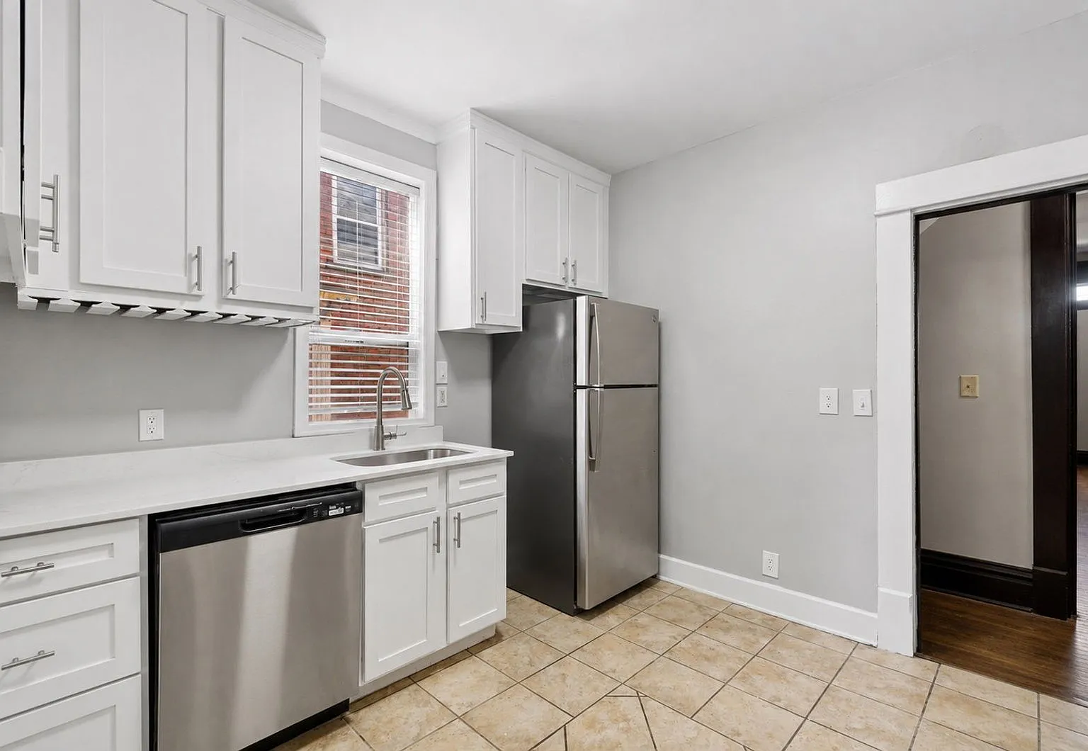 6 bed, 2.0 bath, $2,995 — Photo 3