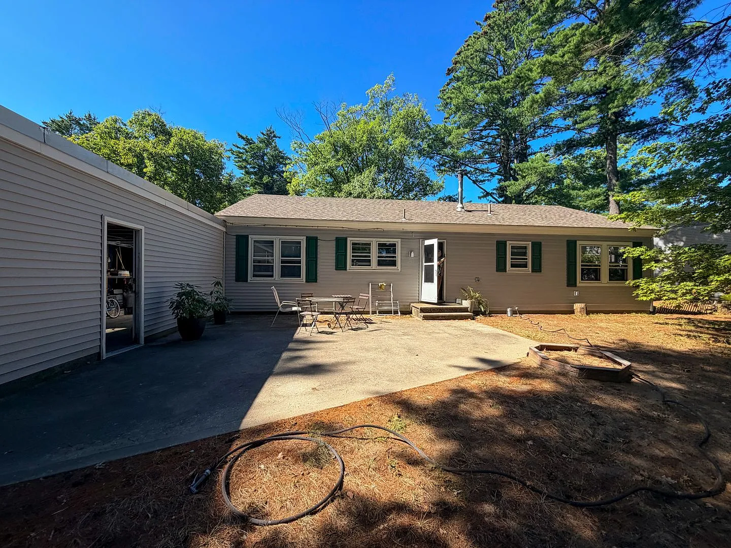 Quaint 3 Bed 2 Bath — Photo 4