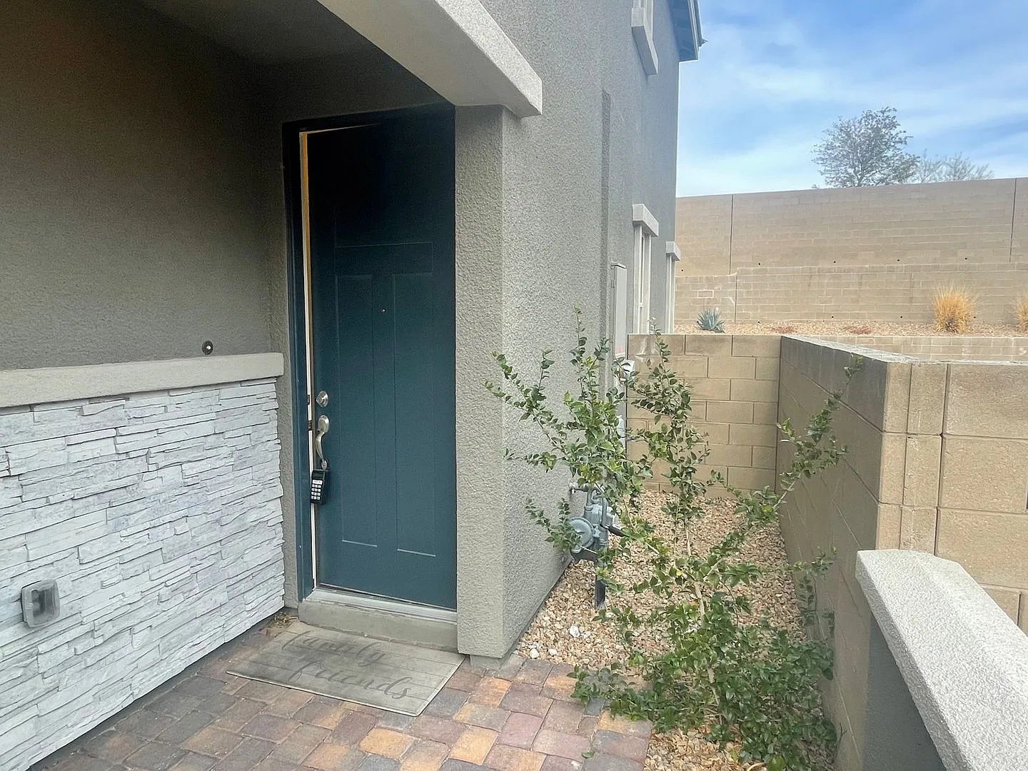 Stone Bridge in Summerlin 2 Bd, 2.5 Bth, Loft and Covered Patio — Photo 2