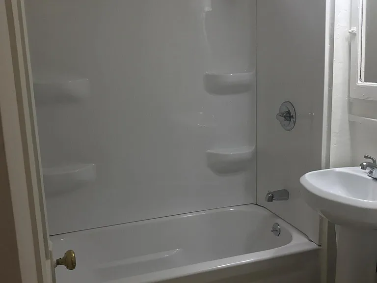 308 W Scott St — Photo 5