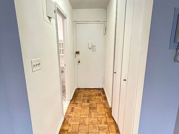 4th image of 117 E 71st St APT 3E