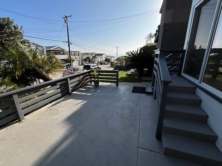729 Longfellow Ave — Photo 2