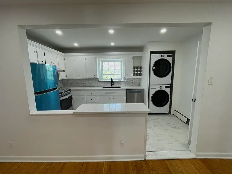 307 New York Ave #2 — Photo 4