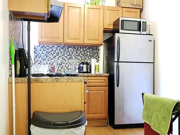 2nd image of 3735 Crescent St APT 31