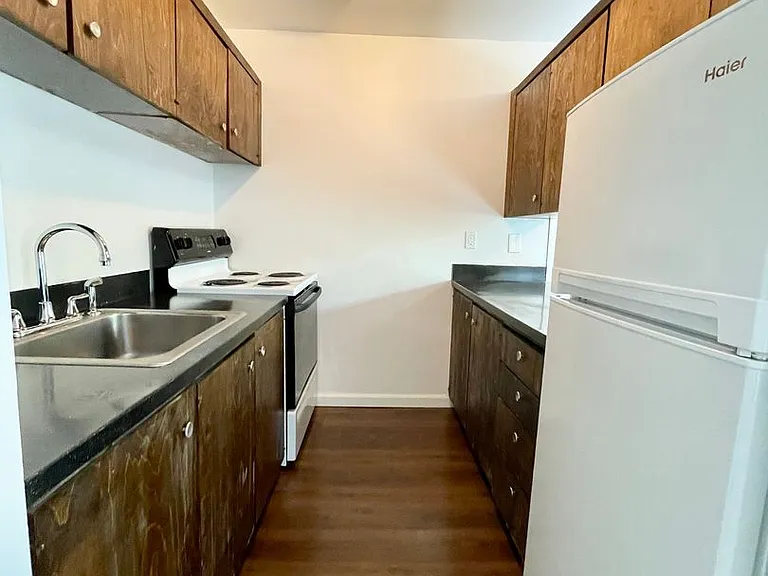 Bayview Apartments — Photo 88