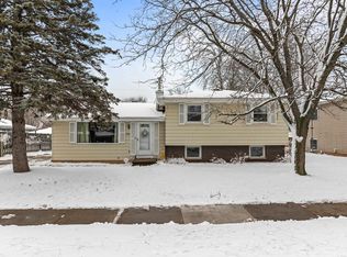 1204 Honeysuckle Ln, Neenah, WI 54956