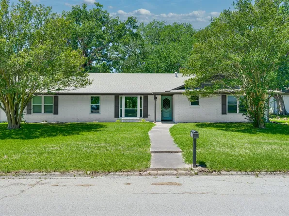 3011 Tanglewood Dr, Commerce, TX 75428