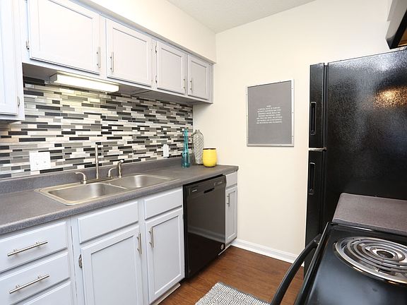 3rd image of 815 Erie Ave #821-C