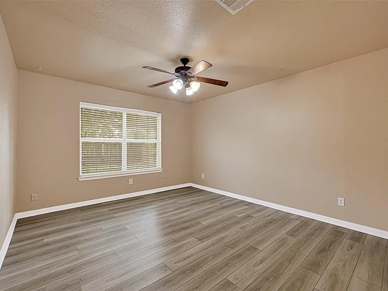 7323 Log View Dr — Photo 15