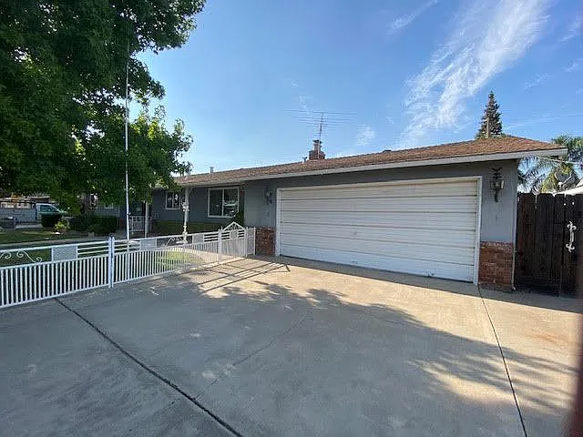 1905 Elder Ln photo 1