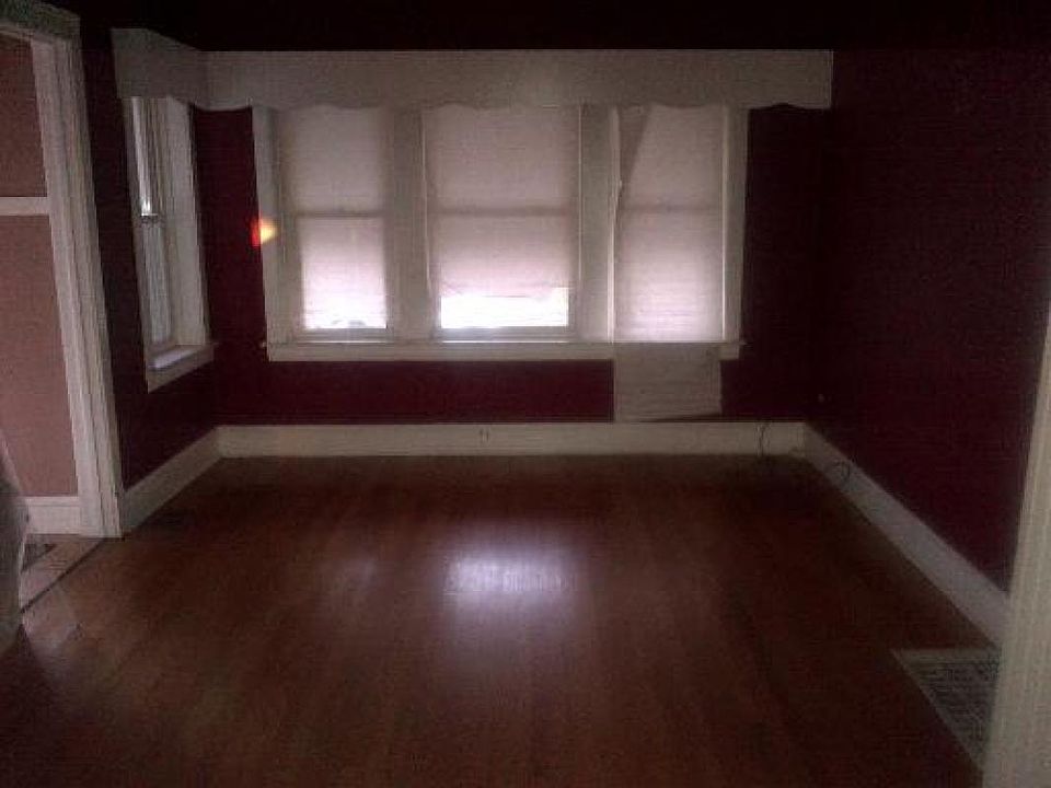 2nd image of 2518 Grove Ave