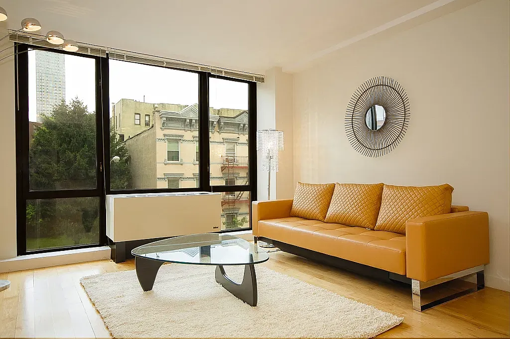 1595 Lexington Avenue — Photo 2