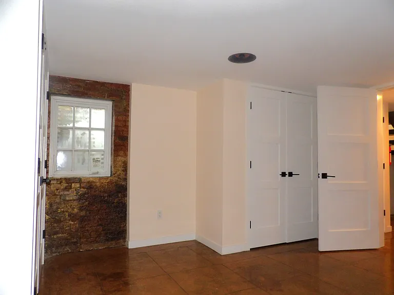 131 Montgomery St — Photo 22