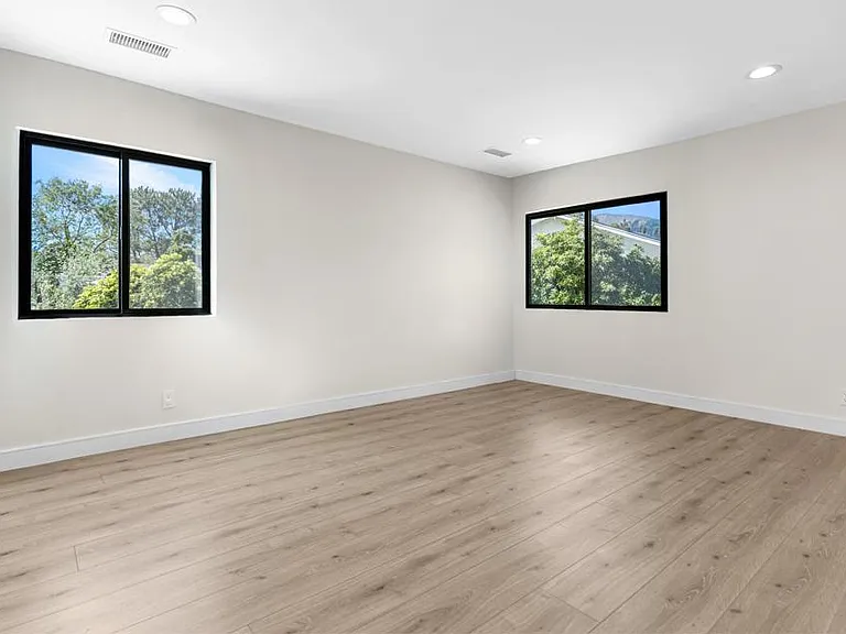 9321 Belvoir Ave — Photo 14