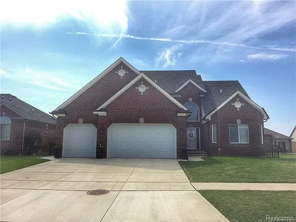 18424 Opal Dr, Macomb, MI 48042