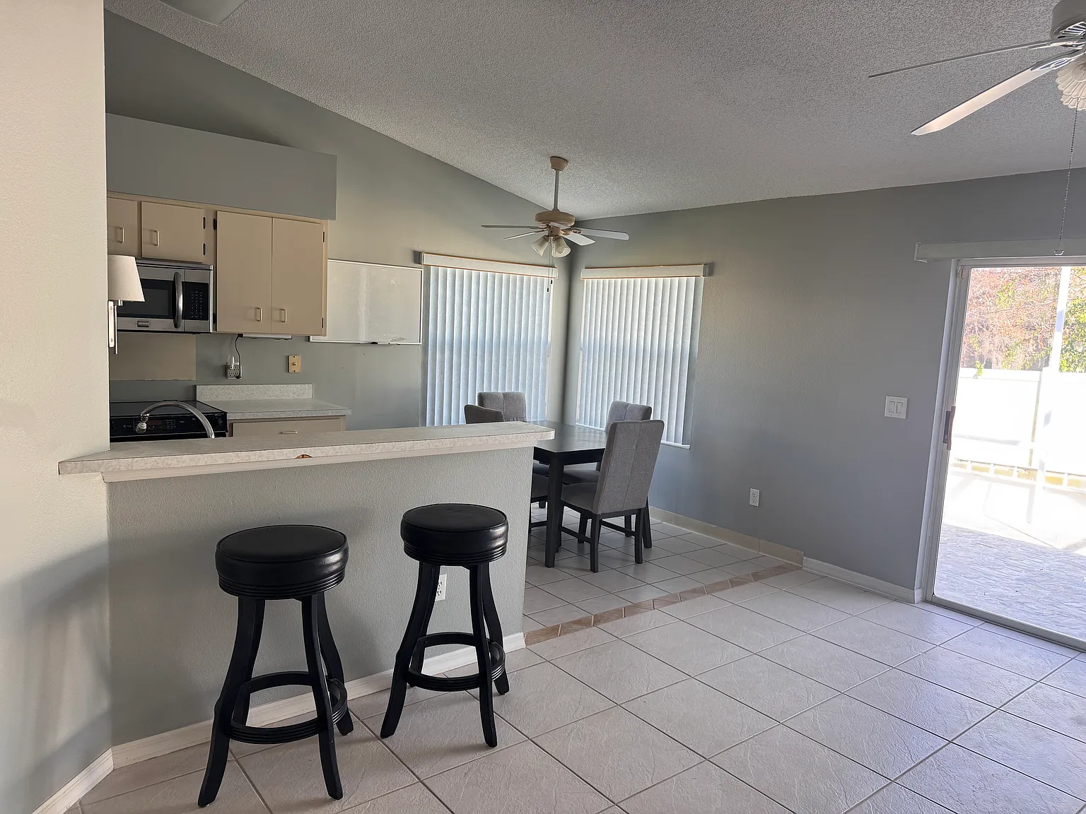 3 bed, 1596 sqft, $2,400 — Photo 3