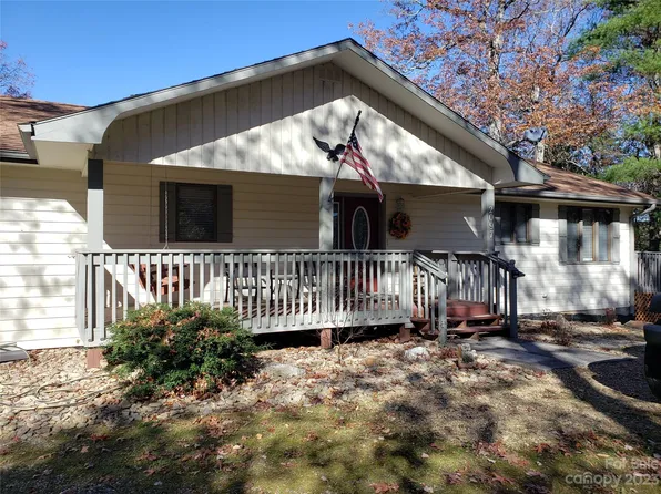 2097 Swiss Pine Lake Dr, Spruce Pine, NC 28777