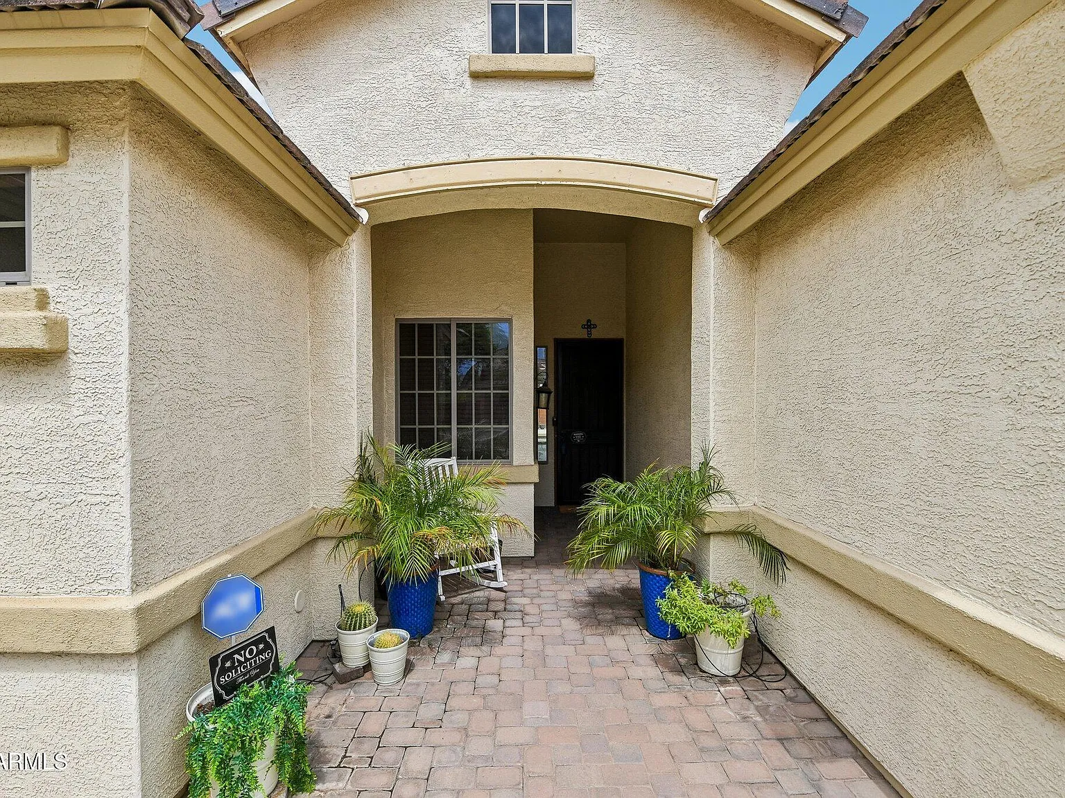 3 bed, 2.0 bath, 2429 sqft, $3,600 — Photo 3