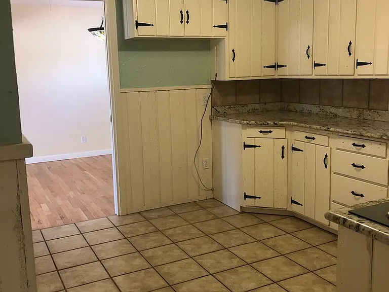 2409 9th Ave — Photo 8