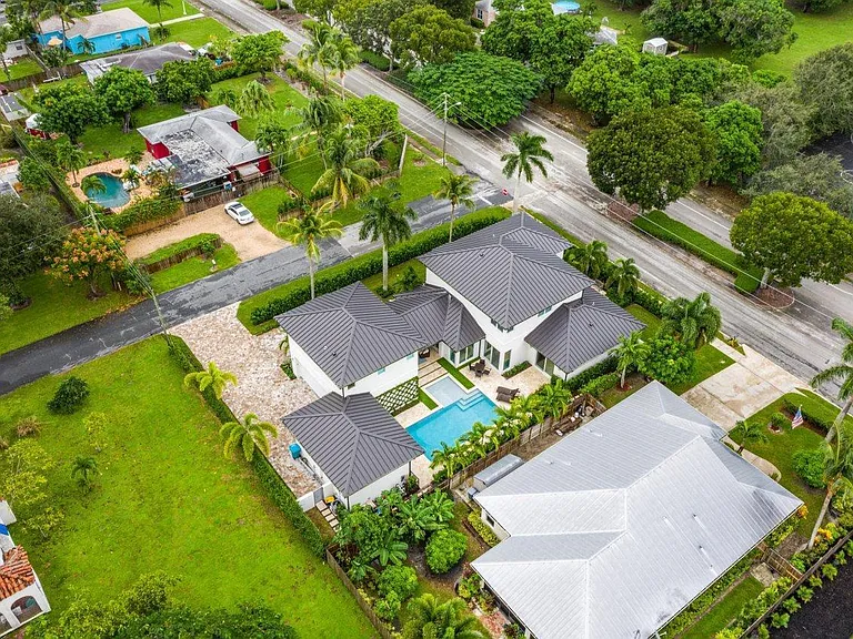 217 Gulfstream Blvd — Photo 56