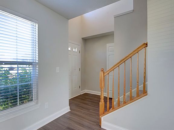 3rd image of 115 Bedrock Ct