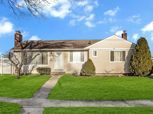 11 Elizabeth Drive, Bethpage, NY 11714