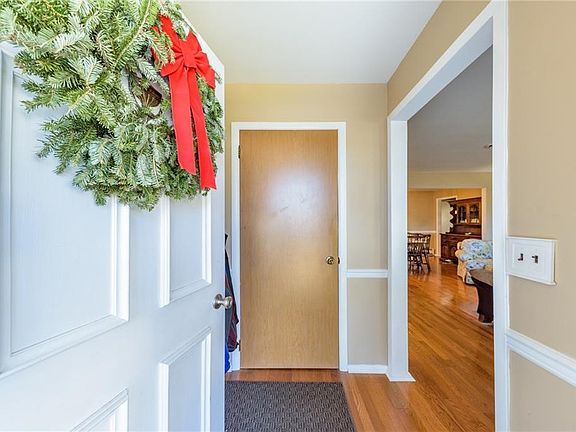 3rd image of 86 Brakenbury Dr