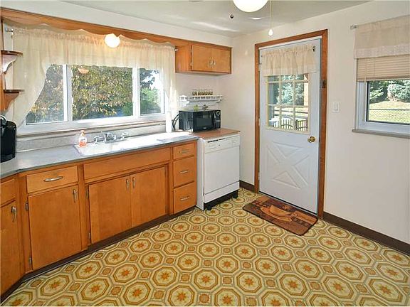 2nd image of 214 Dawkins Dr