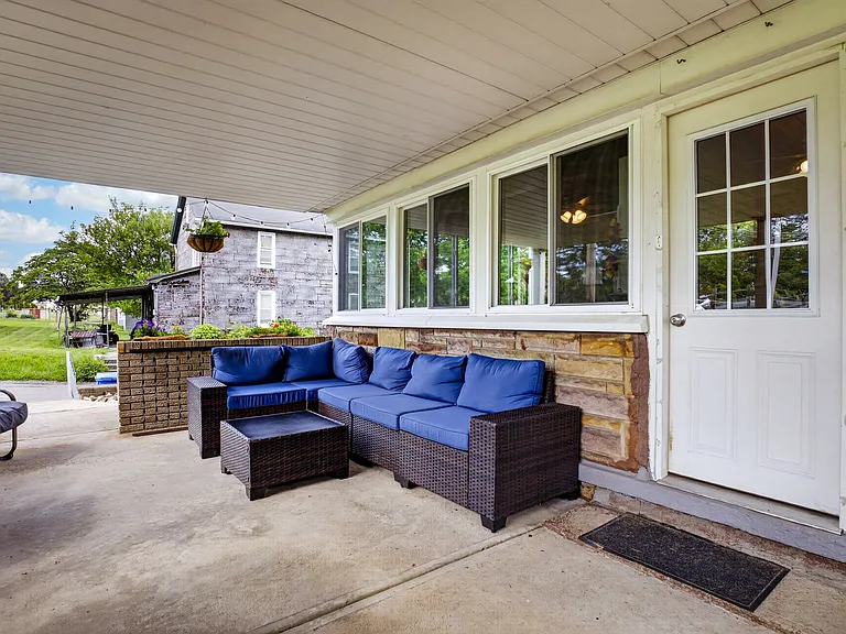 302 Lindsay Rd — Photo 25