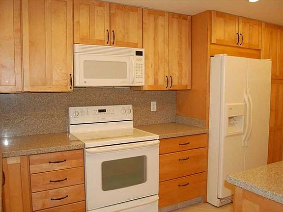 3rd image of 861 NE 207th Ln #10114