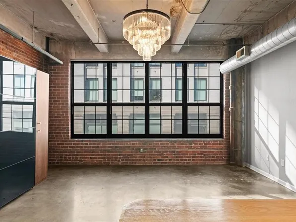 715 May St APT 327, Kansas City, MO 64105
