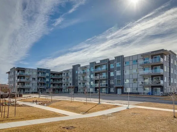 40 N Carrington Plz NW #110, Calgary, AB T3P 1Y3