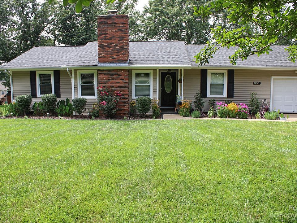 1st image of 651 Hoyle St