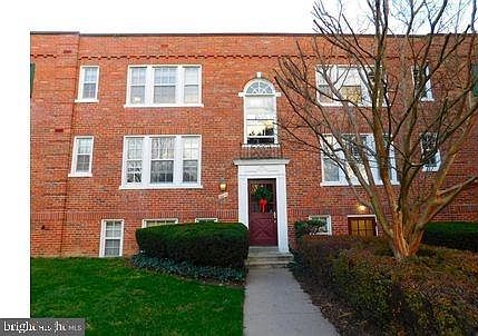 1st image of 1729 Queens Ln #1116