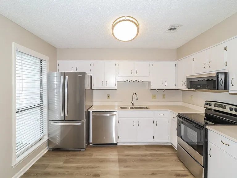3925 Birchshade Cv — Photo 7