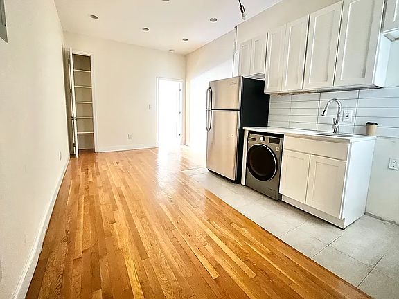 3rd image of 433 Rogers Ave APT 01A
