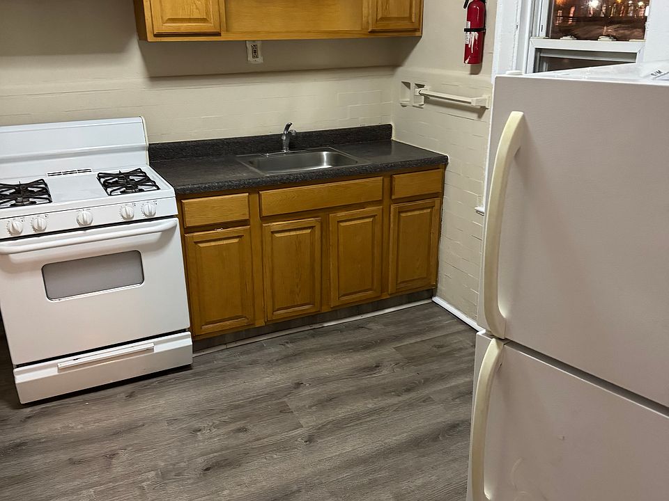 1st image of 12-14 Welland Ave #4