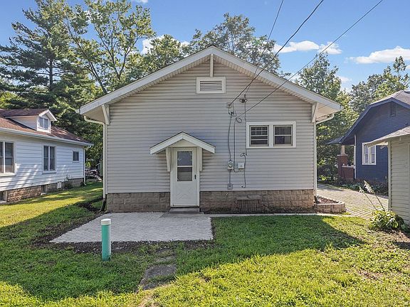 5th image of 471 Maple St