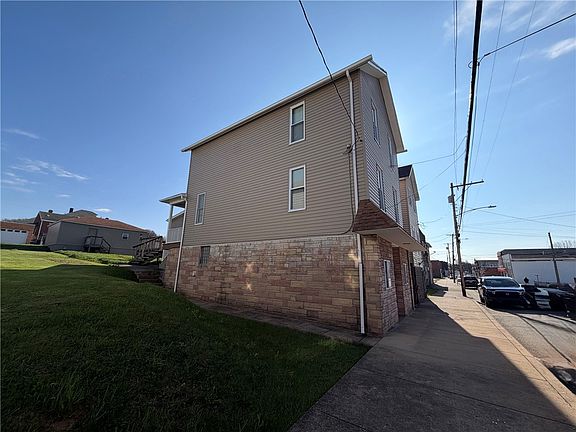 3rd image of 1028 Main St